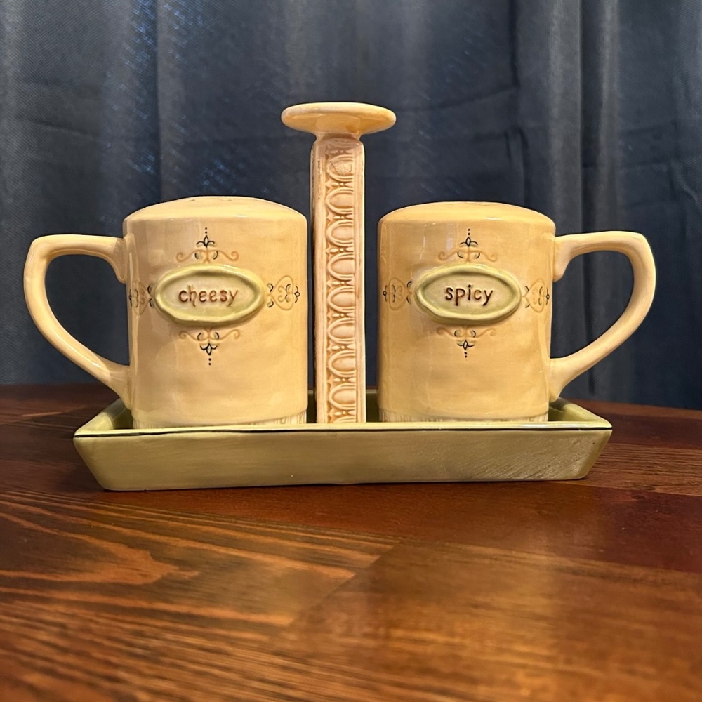 Unique Pasta Pizza Cheese and Pepper Shakers w Stoppers & Decorative Holder